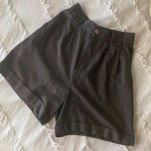 VINTAGE Grey High-waisted pleated shorts